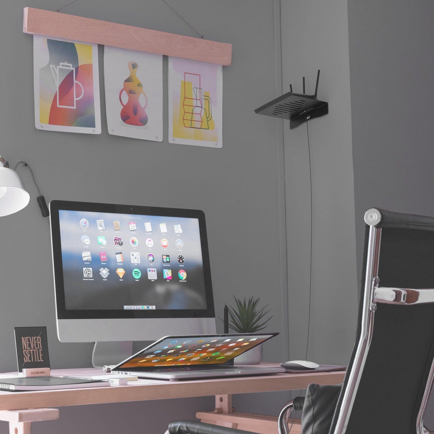 Organization Large Router/Speaker Shelf disponível em TokenPI Store